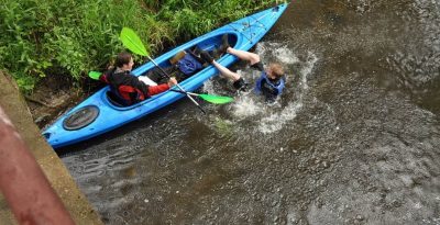 Wywrotka na kajaku – jak jej uniknąć i co robić, gdy już się zdarzy?
